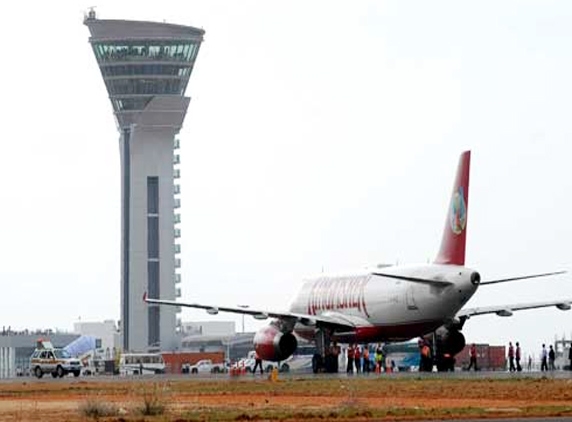 Delhi, Hyderabad airports top complaint list