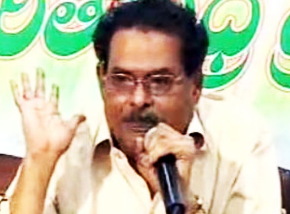 Angered Veerasiva quits, CM consoles him