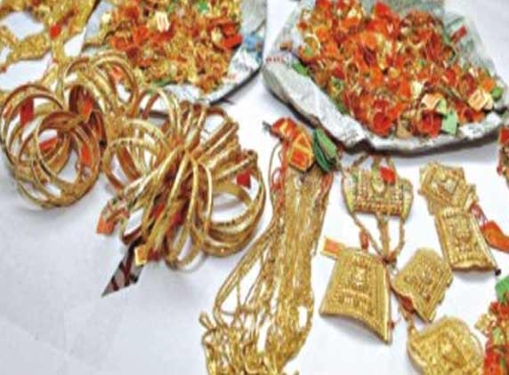 Police arrest jeweler buying stolen gold
