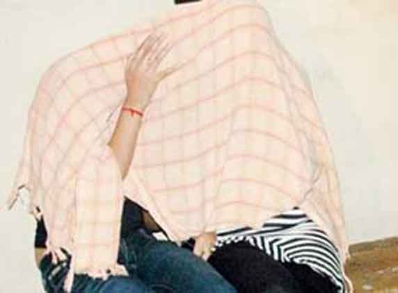Vasant Dhoble detains 37 bar girls at Delhi airport