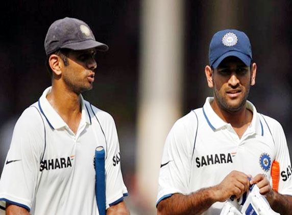 Dravid wants Dhoni to play at No. 6