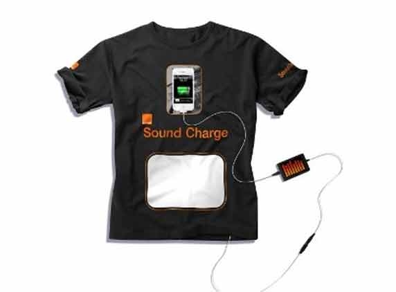 Wear a T-shirt to charge mobiles!