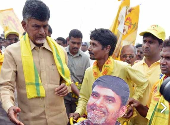 Vastunna Meekosam: Babu holds polit bureau meet