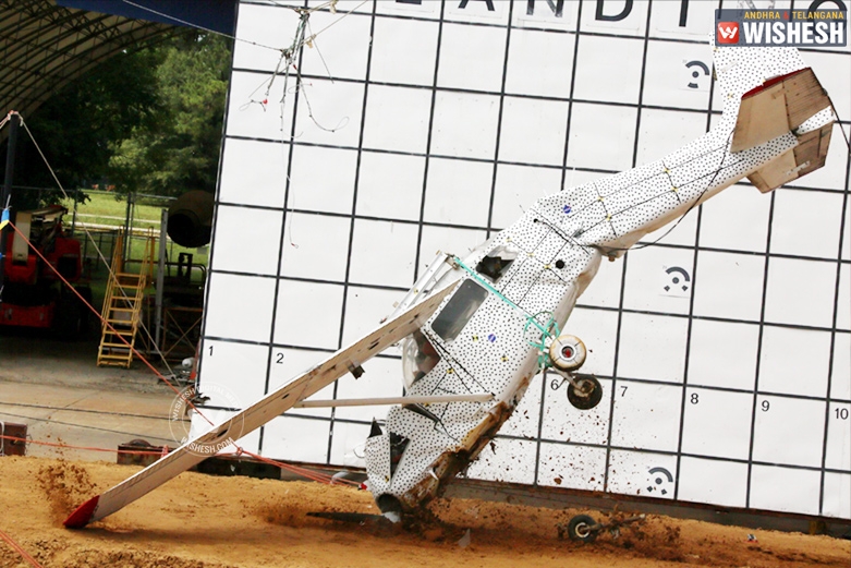 NASA drops Plane from 100 feet
