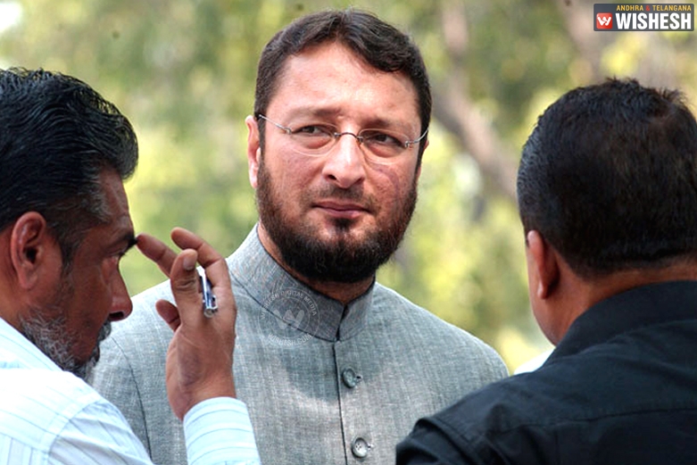 Asaduddin Owaisi raises slogans of ‘Hindustan Zindabad’