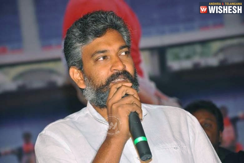 Rajamouli risks with Anushka, keeping Prabhas aside!
