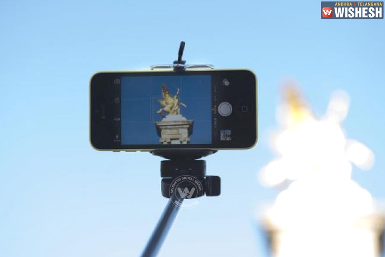 Youth dies taking selfie in Chennai