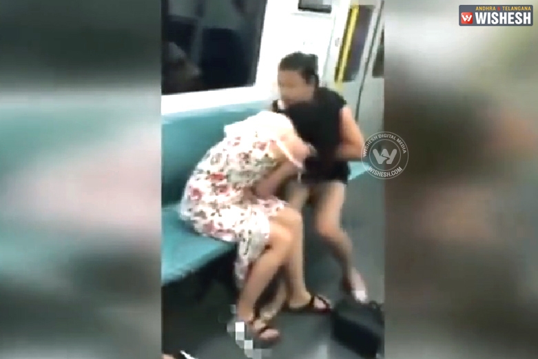 Two women tore each other clothes for seat